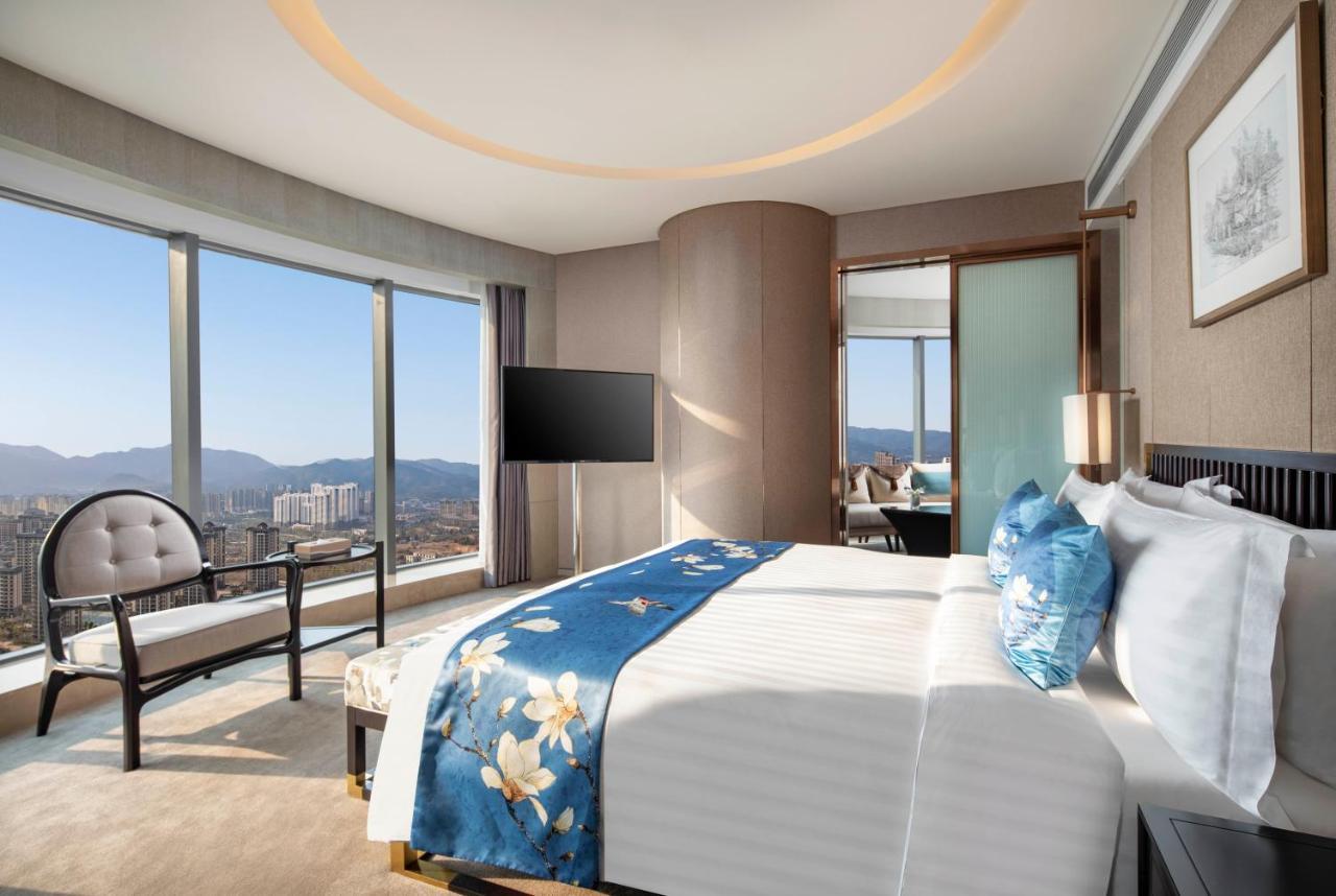 Kunming Huiyue Wyndham Hotel מראה חיצוני תמונה