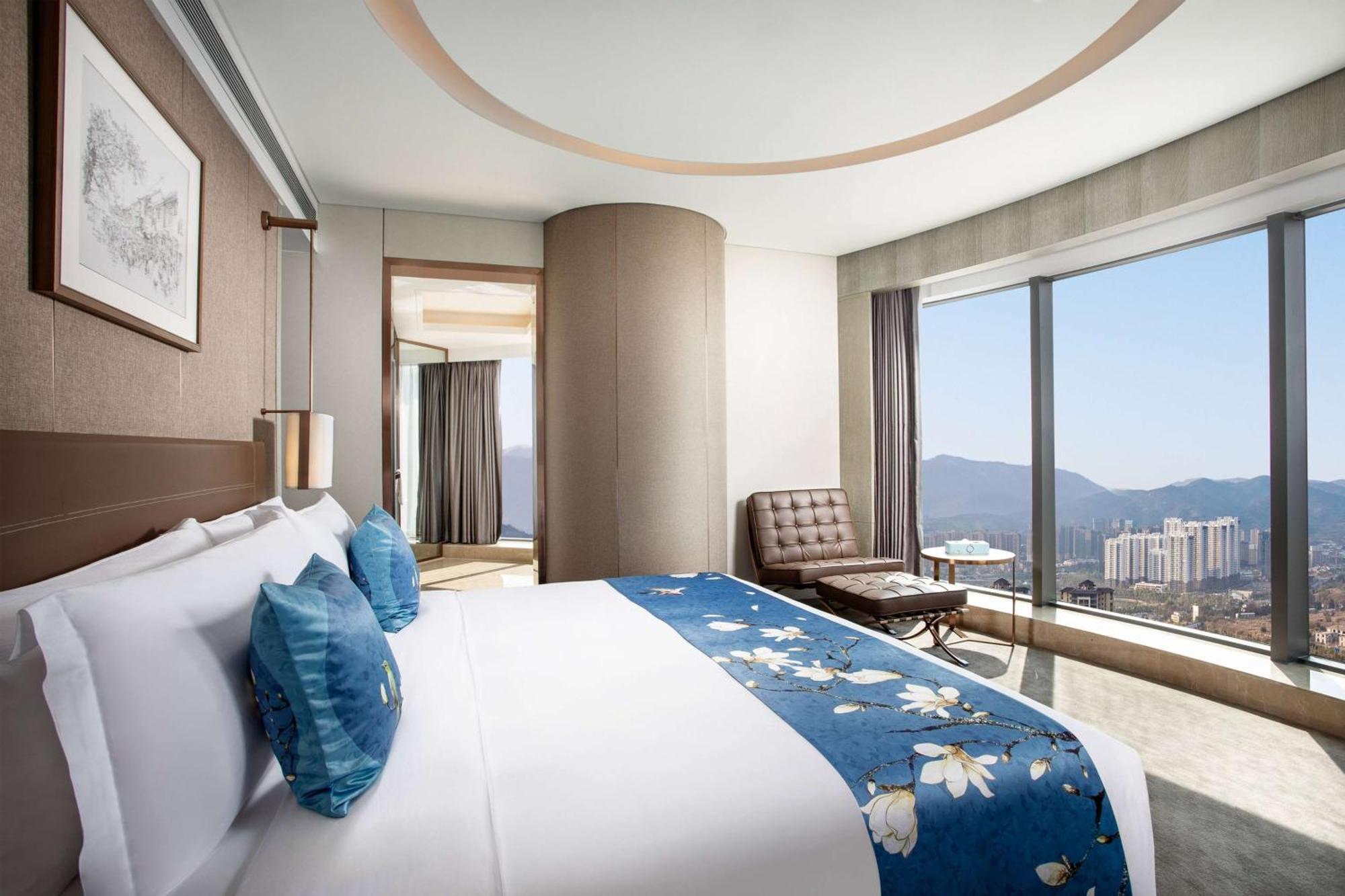 Kunming Huiyue Wyndham Hotel מראה חיצוני תמונה